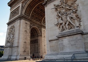 sculpture on the arc de triomphe paris